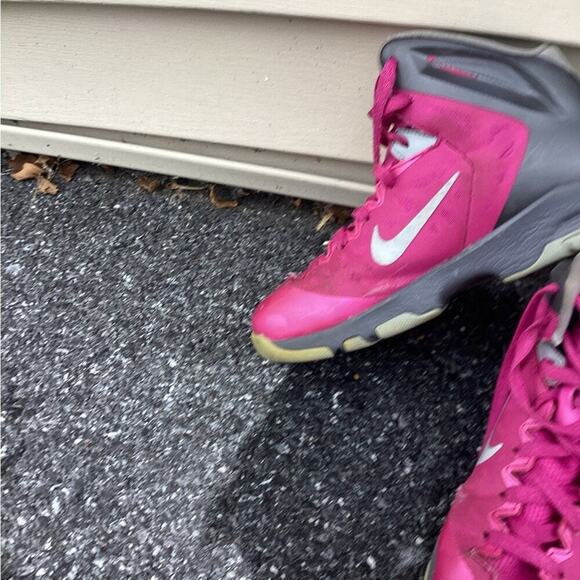 ~Nike Zoom HyperQuickness Pink Gray Basketball Shoes Women’s Size 7 kids 6y - Picture 4 of 6